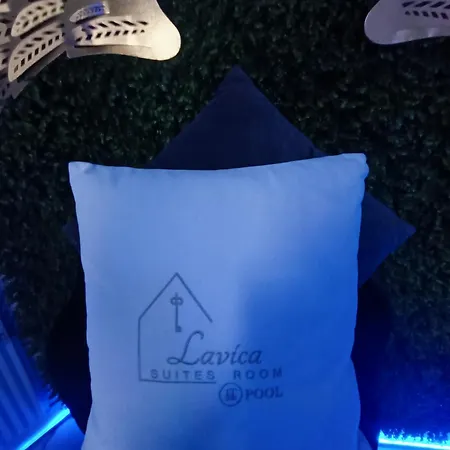 Lavica Luxury *